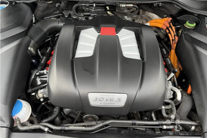 DISCOUNT Véhicule d'occasion conduite à gauche |   Conduite à droite |   2017 P O R S C H E CAYENNEESS S E-HYBRID PLATINUM EDITION - Product Image 6