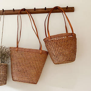 Bolso tote hecho a mano a bajo precio, diseño elegante, bolso de ratán, bolso tejido a mano de alta calidad. - Product Image 3