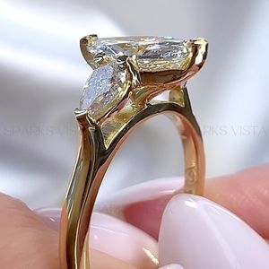 แหวนเพชรโมอิสและลูกแพร์10K/14K/18K ประดับเพชรแบบสามเม็ดทำจากหินอัญมณีงานหมั้นแบบปรับแต่งได้ - Product Image 2