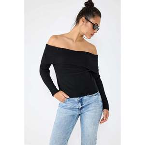 Pull en tricot ajusté à col bateau - Product Image 3