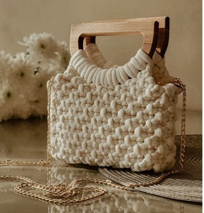 Bolso de mujer Boho de macramé de moda diseñado para festivales paseos casuales y viajes de un día relajados o vacaciones - Product Image 1