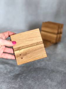Dessous de verre carré en bois de noyer dernier modèle, parfait pour les ustensiles de cuisine d'hôtel, les accessoires de table et la décoration de salle à manger élégante - Product Image 3