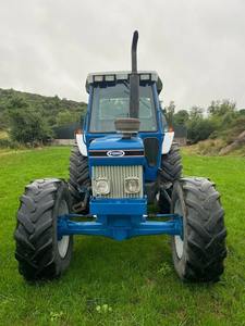 Boîte de vitesses de tracteur droit Ford 7810 Série II 70 CV 4RM à transmission par engrenages pour moteur, avec jantes thermolaquées haute résistance, freinage et câblage inclus - Product Image 5