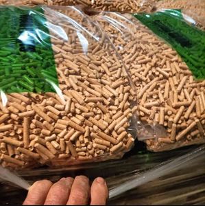 Pellets de madera biológicos de pino y roble de 6mm, 8mm, 10mm, 15KG, fabricados en Europa, EN A1 A2. - Product Image 5