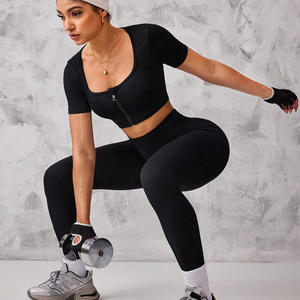 Ensemble d'entraînement personnalisé pour femmes T-shirt et legging zippés et respirants Vêtements de sport à séchage rapide pour le yoga, la course et l'entraînement - Product Image 6