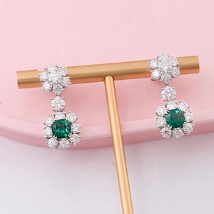 925ต่างหูเงินสเตอร์ลิงสุดหรูสีทอง18K สไตล์ฮิปฮอป VVS Moissanite ลูกแพร์ตัดเพชรน่ารักของขวัญสุดเพอร์เฟกต์สำหรับผู้หญิง - Product Image 2