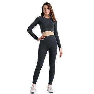 Ensemble de vêtements de yoga sur mesure de haute qualité pour femmes, vêtements de sport de plein air, ensemble de shorts de yoga, ensembles de yoga pour femmes - Product Image 1