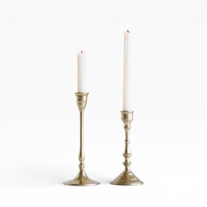 Bougeoirs hauts en or antique avec profil fin pour des dîners et des événements élégants, uniques - Product Image 1