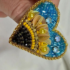 Broches Artesanales con Cuentas, Joyería de Cuentas de Semillas para Mujer, Accesorios Étnicos Tribales para Vestidos Sari, Abrigos y Bolsos - Product Image 1