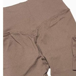 Conjunto de Yoga para Mujer, Moderno y Cómodo, de 2 Piezas, Sujetador Deportivo Comprimido y Pantalones Cortos, Transpirable, Color Sólido, Ropa Deportiva para Adultos - Product Image 5