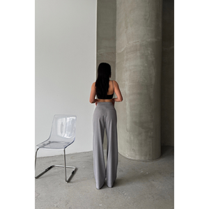 Pantalones Grises de Mujer con Pliegues Anchos, Bolsillos y Detalle de Solapa - Product Image 4