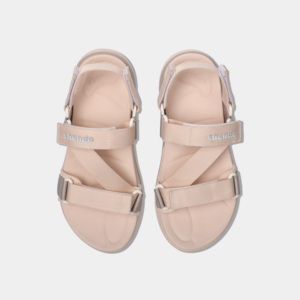 รองเท้าแตะแบบสวมสำหรับผู้หญิง รุ่น F8m สายไขว้ สีชมพู พิมพ์ลายโลโก้ด้วยเทคนิคซิลค์สกรีน พร้อมแผ่นยางเสริมความกระชับ พื้นไนลอน - Product Image 4