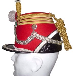 Shako de l'époque napoléonienne. Un shako est un chapeau haut et large qui était largement utilisé comme couvre-chef pendant le 19e et les débuts du 20e siècle. - Product Image 5