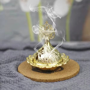 Quemador de Incienso de Latón Grabado Antiguo Diseñado para Espacios Rituales Tradicionales con Estilo Clásico y Metalurgia Duradera - Product Image 1