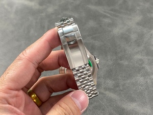 Reloj de buceo automático de acero inoxidable de alta calidad para hombre con esfera negra, movimiento mecánico resistente al agua - Product Image 5