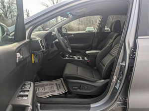 Kia Sportage LX 4 portes SUV 4x4 certifié, propre et peu utilisé, boîte automatique, conduite à gauche, cuir foncé, turbo, électrique, transmission intégrale (AWD) - Product Image 2