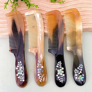 Peigne traditionnel en corne pour massage naturel du cuir chevelu - Product Image 5