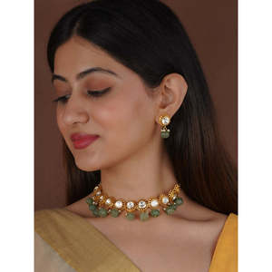 Ensemble collier et boucles d'oreilles en moissanite plaqué or couleur verte AAA Zircon Perle d'eau douce Un collier Une paire de boucles d'oreilles pour les mariages - Product Image 2