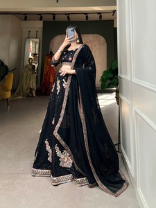 Color negro Diseñador Georgette Lehenga con lentejuelas e hilo Bordado Trabajo Lehenga, función de boda desgaste Lehenga. - Product Image 3