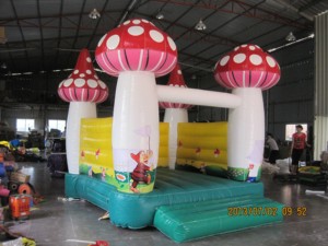Château gonflable en PVC pour enfants en forme de champignon pour les parcs d'aventure, les parcs urbains, utilisation commerciale - Product Image 5