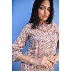 ชุดเซ็ตพิมพ์ลายดอกไม้คลาสสิก งานแฮนด์เมด เบาสบาย ชุดลำลอง 2 ชิ้น กางเกงขาสั้น ไซส์ XS ความยาวสามส่วน สำหรับฤดูใบไม้ผลิ/ฤดูร้อน - Product Image 3