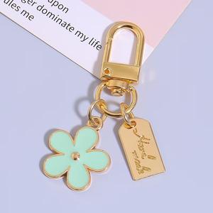 Accessoires de porte-clés pour femmes délicats, <span class=keywords><strong>en</strong></span> métal émaillé blanc et noir, style dessin animé, fleur de marguerite, alliage de zinc, cadeau, porte-clés, breloques - Product Image 6