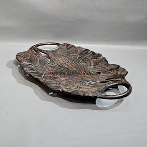 Bandeja marrón artística en forma de hoja con superficie texturizada perfecta para exhibir postres y mejorar la decoración de la Mesa - Product Image 1