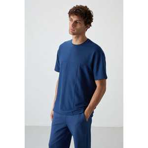 T-shirt basique pour homme Parliament, en tissu gaufré interlock texturé, coupe ample, 100% coton, style 88380 - Product Image 3