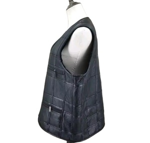 Gilets en cuir pour hommes, style motard classique, vestes sans manches en cuir, vestes élégantes et durables, et fabrication sur mesure. - Product Image 2