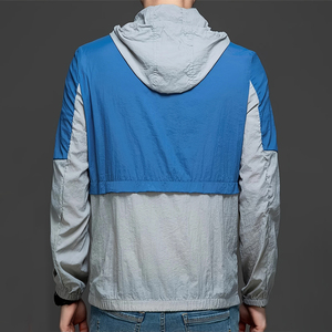 เสื้อแจ็คเก็ตผู้ชาย OEM สำหรับฤดูหนาว มีฮู้ด แต่งสีตัดกัน โลโก้ด้านหน้า เหมาะสำหรับกิจกรรมกลางแจ้ง ป้องกันแสงแดด ระบายอากาศได้ดี แห้งเร็ว คุณภาพสูง แฟชั่น - Product Image 2