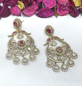 Pendientes de Moissanita Clásicos de la Mejor Calidad con Acabado Dorado, Estilo Tradicional, para Bodas, Colecciones para Mujeres y Niñas - Product Image 2