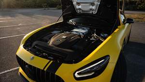 AMG GT Stealth Edition 2021 Inspeccionado, ~8,100 Millas, V8 Biturbo de 523 hp, Equipamiento de Alta Gama, Envoltura Exterior Amarilla - Product Image 5