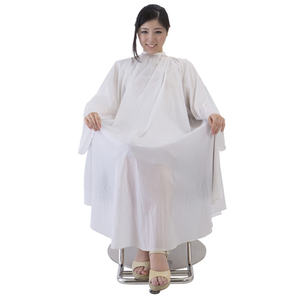 Cape de coiffure en tissu à manches longues marron foncé (imperméable et infroissable) - Product Image 3