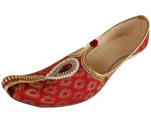 Khussa élégant pour hommes, couleur unie avec le dernier design imprimé, vêtements de mode d'hiver pakistanais Khussa décontractés pour l'extérieur - Product Image 4