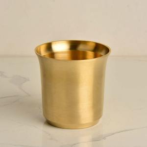 Verre à boire en laiton de style vintage fabriqué en Inde pour la maison et la cuisine, disponible en qualité et prix d'exportation - Product Image 3