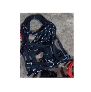 Licou en nylon de couleur rouge et noire de qualité supérieure durable pour chevaux Taille et couleur personnalisées disponibles Fabricant de gros - Product Image 2