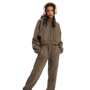 Ensemble de survêtements Boxy de haute qualité pour femmes Ensemble de survêtements durables et respirants avec logo imprimé personnalisé - Product Image 5