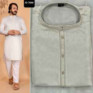 Derniers vêtements de mariage et de fête Vêtements pour hommes Prêt à porter Kurta avec Kurta lourd en soie jecquard et ensemble de pyjama en coton Raymond - Product Image 2