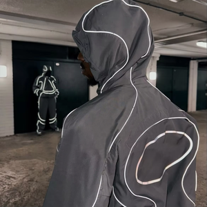 Nueva ropa deportiva de gran tamaño personalizada de alta calidad, chándal de calle, chaqueta reflectante y conjunto de Jogger, chándal de nailon para hombre - Product Image 2