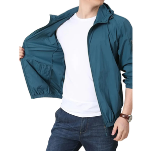 Chaqueta cortavientos informal ajustada con cremallera completa para hombre, capucha extraíble, abrigo ligero de Color sólido de verano para Letras de montaña - Product Image 2