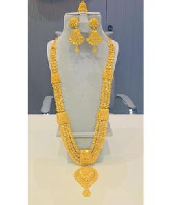 Ensemble de bijoux ras de cou en diamant 4 pièces plaqué or de luxe pour femmes riche en détails pour mariage et occasions festives AWAIS HOUSE - Product Image 1