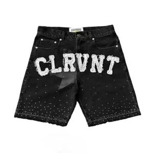 Pantalones cortos vaqueros desgastados con logotipo bordado personalizado para hombre, pantalones cortos vaqueros Vintage con borde cortado y dobladillo crudo, apliques de diamantes de imitación, bonitos Vintage - Product Image 6