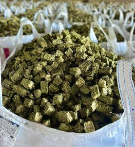 Cubes de luzerne de haute qualité pour cheval cochon chien et poisson-additif alimentaire à haute teneur en protéines - Product Image 6