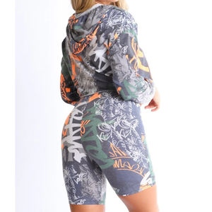 Sweat à capuche en graphite avec logo personnalisé pour femmes avec short de sueur Sweat à capuche court en coton à manches longues et fermeture éclair pour femmes avec short de sueur - Product Image 1