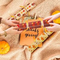 Feuille Design Thanksgiving Crackers No Snap Party Table Favor Set avec Blague Dés Cadeaux Thanksgiving Holiday Cracker pour Enfant Adulte