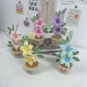 Maceta de Flores de Clemátis Hecha a Mano con Ganchillo - Ramo Creativo para Decoración Festiva - Product Image 2