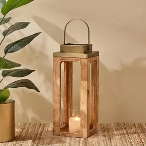 Lanterne artisanale en bois de manguier avec toit en métal et poignée pour la décoration de la maison - Product Image 1