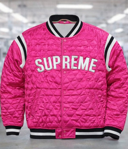 Veste bomber matelassée pour homme, veste de baseball en satin matelassée, fermeture à boutons pression, col côtelé, vêtements de rue personnalisés - Product Image 1