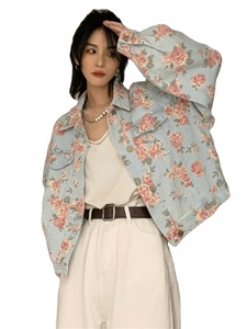 Blouson aviateur imprimé vintage pour femmes manteau d'hiver en denim bleu col mandarin vêtements d'extérieur respirants et écologiques - Product Image 4