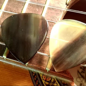 กีตาร์ฮอร์นควายออกแบบได้ตามต้องการสำหรับเล่นเพลงส่วนตัวเลือกได้ตามต้องการสำหรับกีตาร์อะคูสติกเลือกโลโก้ได้ตามต้องการ - Product Image 4